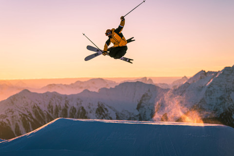 Freestyle Skifahrer in Flims Laax Falera