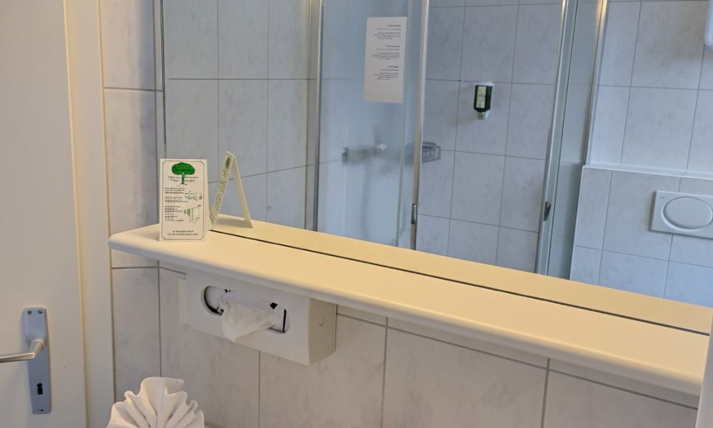 Badezimmer Doppelzimmer mit Balkon