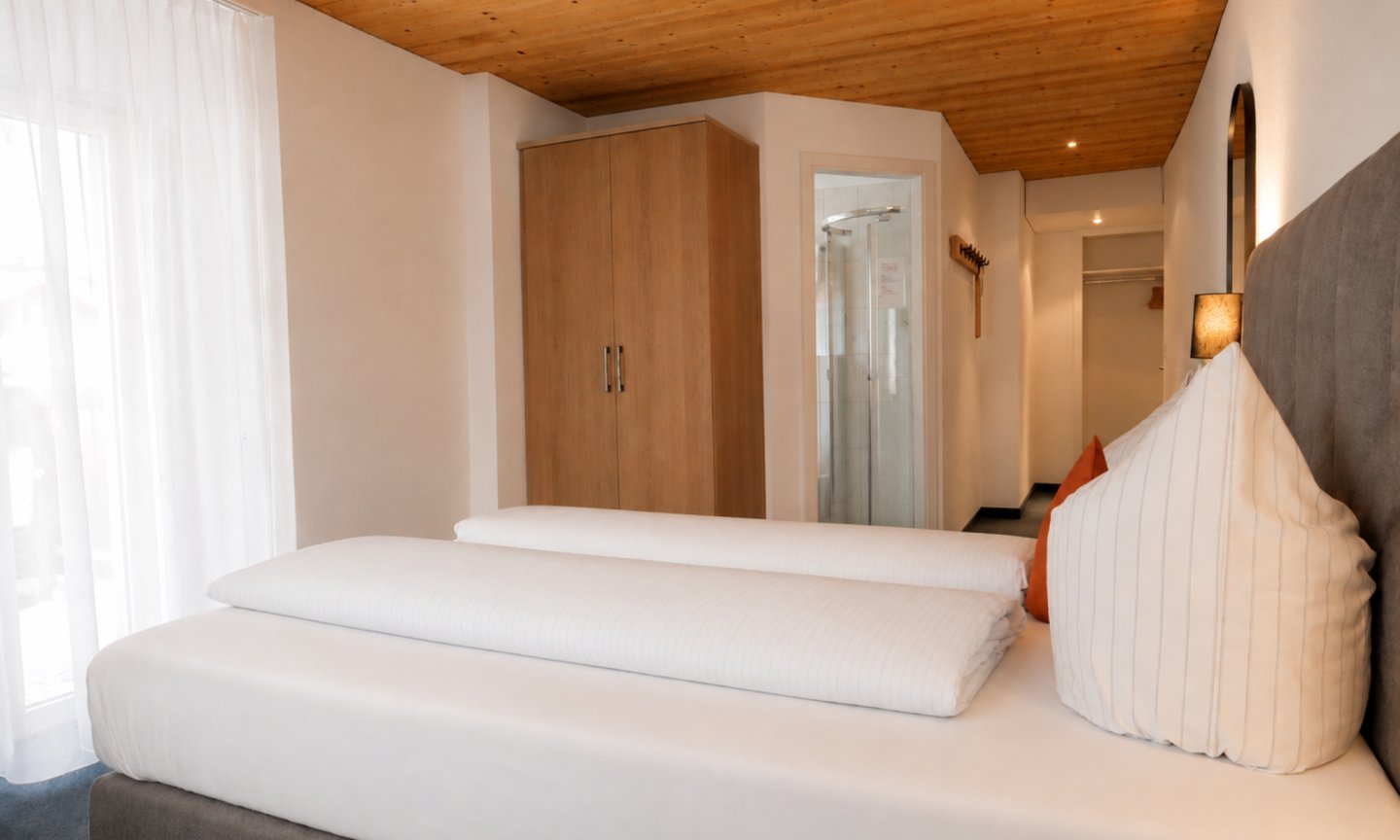 Doppelzimmer mit Balkon mit Badezimmer